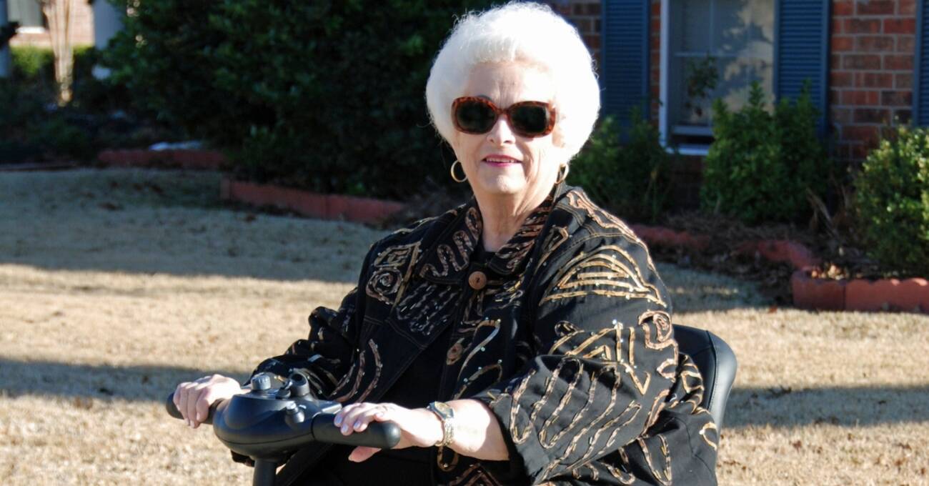 Accompany an 86-year-old senior woman mobility assistance for elderly people in Lichtenberg