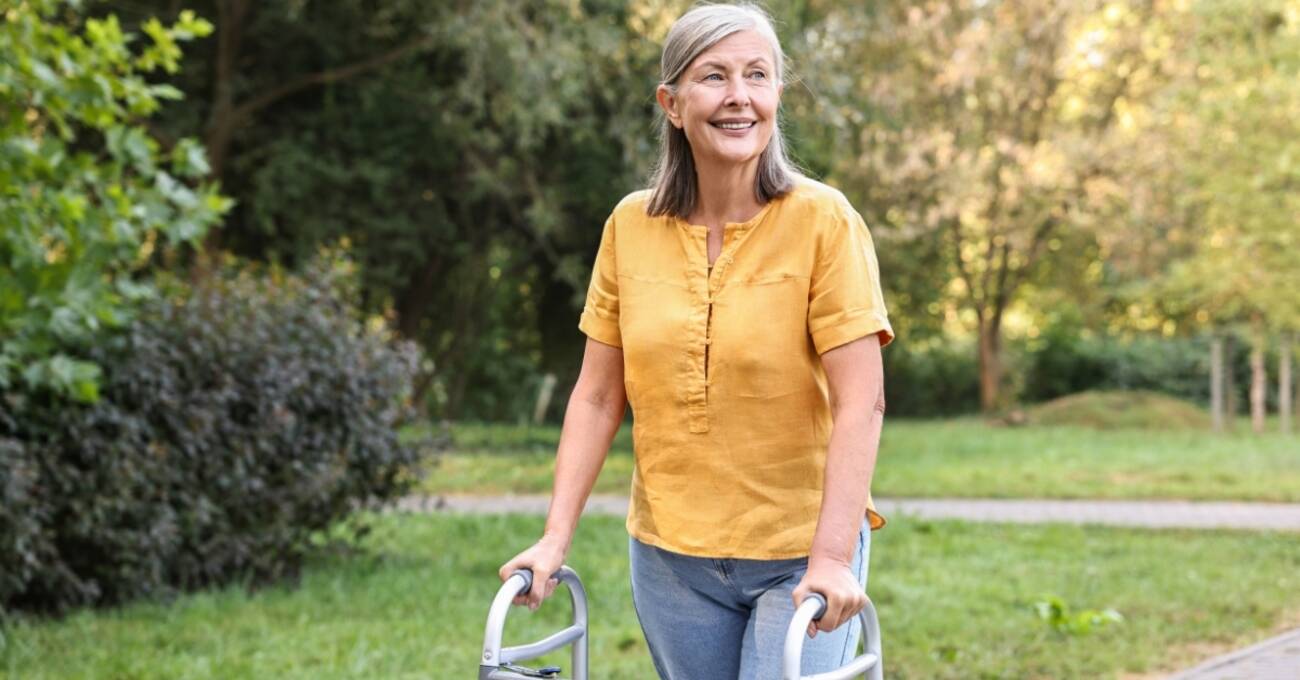 Accompany a 71-year-old senior woman mobility assistance for older people in Lichtenberg