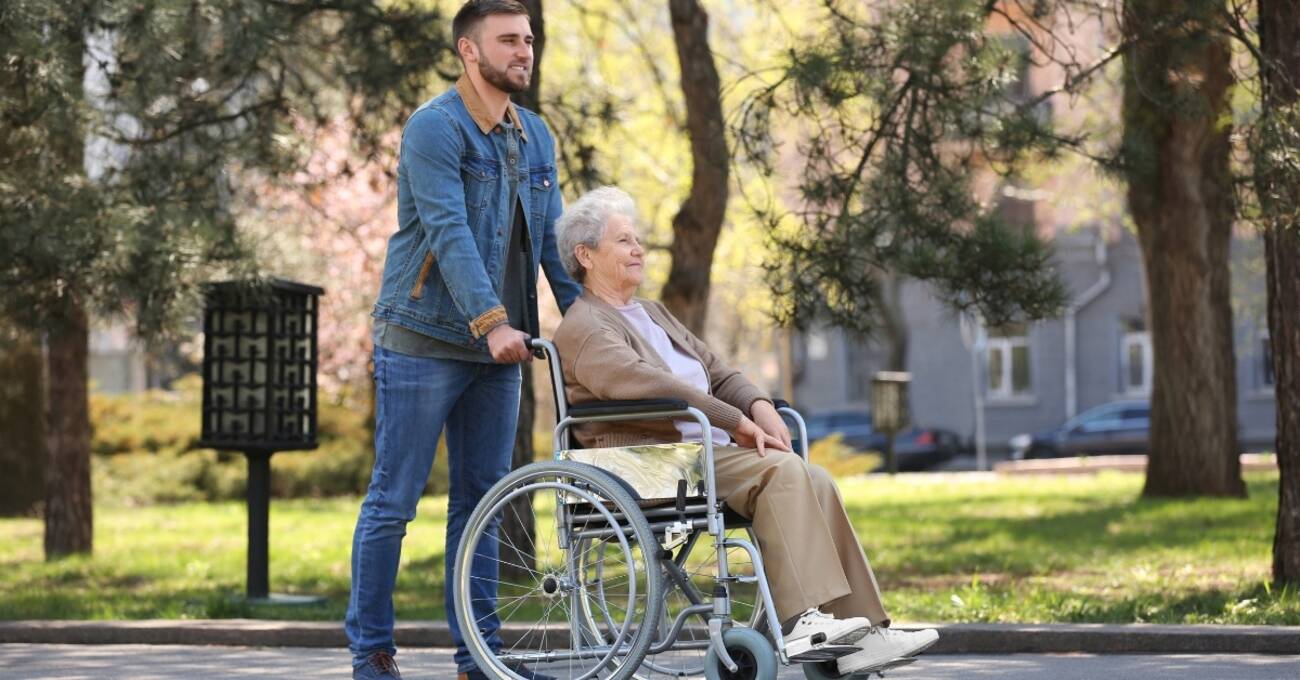 Accompany an 88-year-old senior woman mobility assistance for older people in Lichtenberg