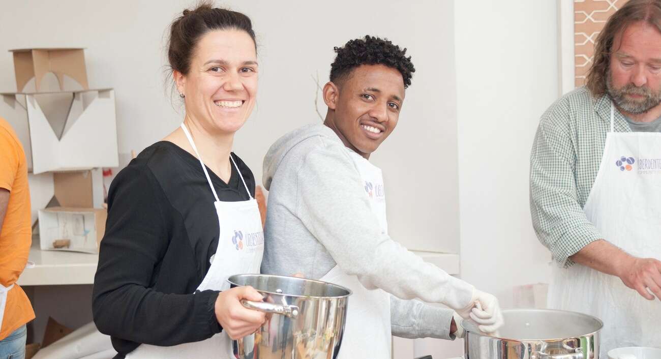 Organisiere im Team interkulturelle Kochevents