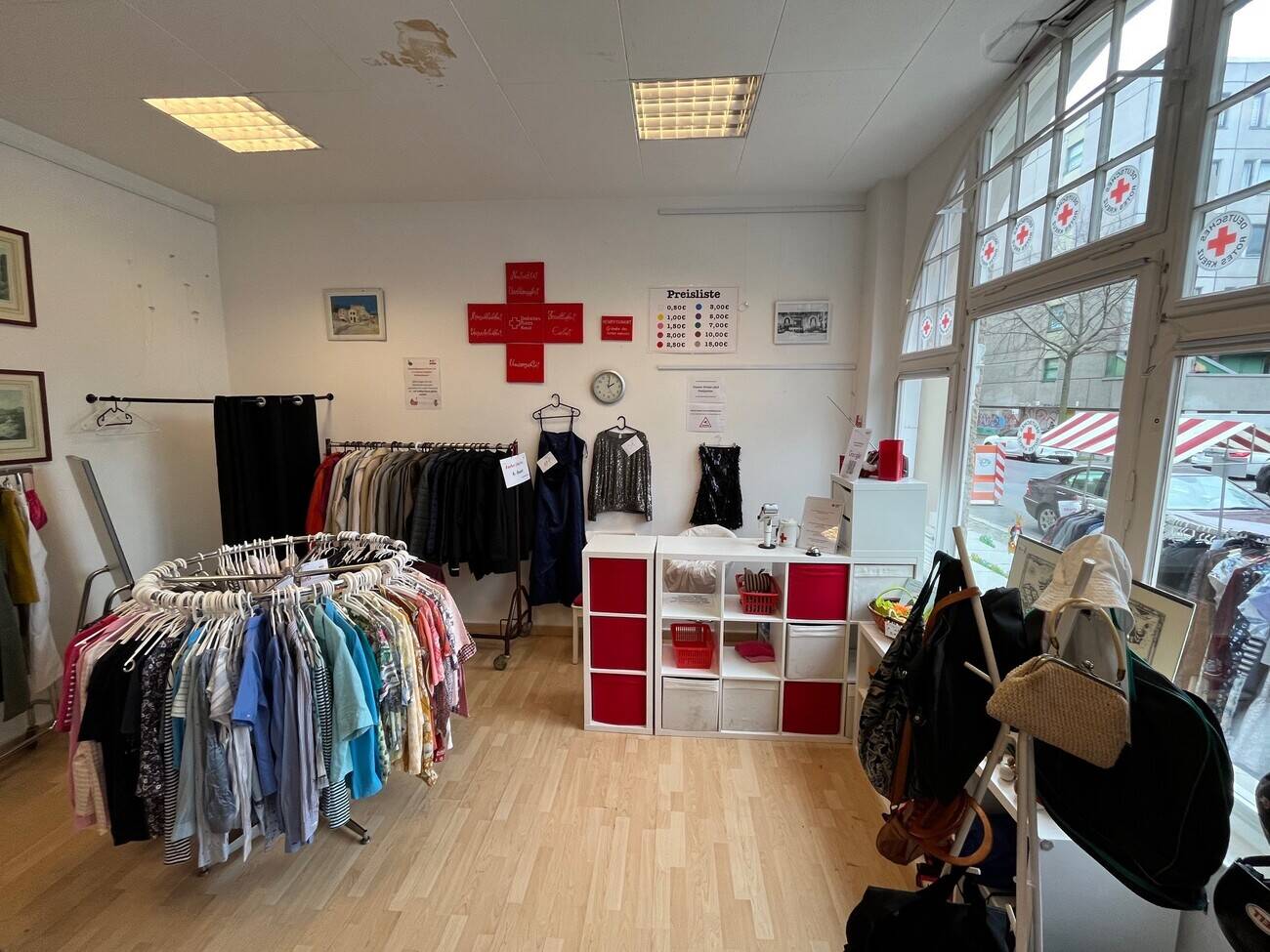 Voluntary Social Year FSJ at the DRK Kiezladen Second Hand Shop in Berlin Schoeneberg