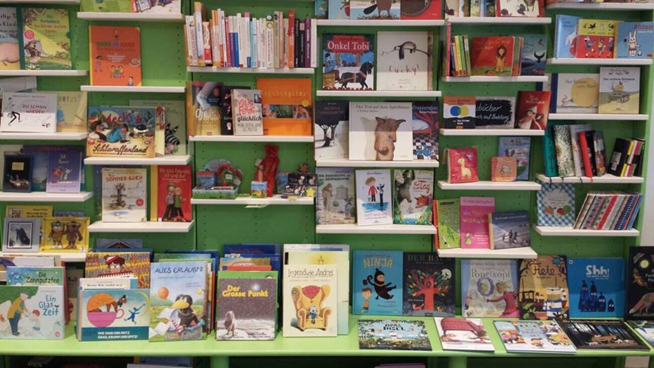 Sort children's and youth books for our reading promotion program