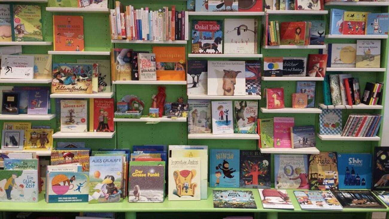 Support us with reading promotion. Reading aloud to groups of children.