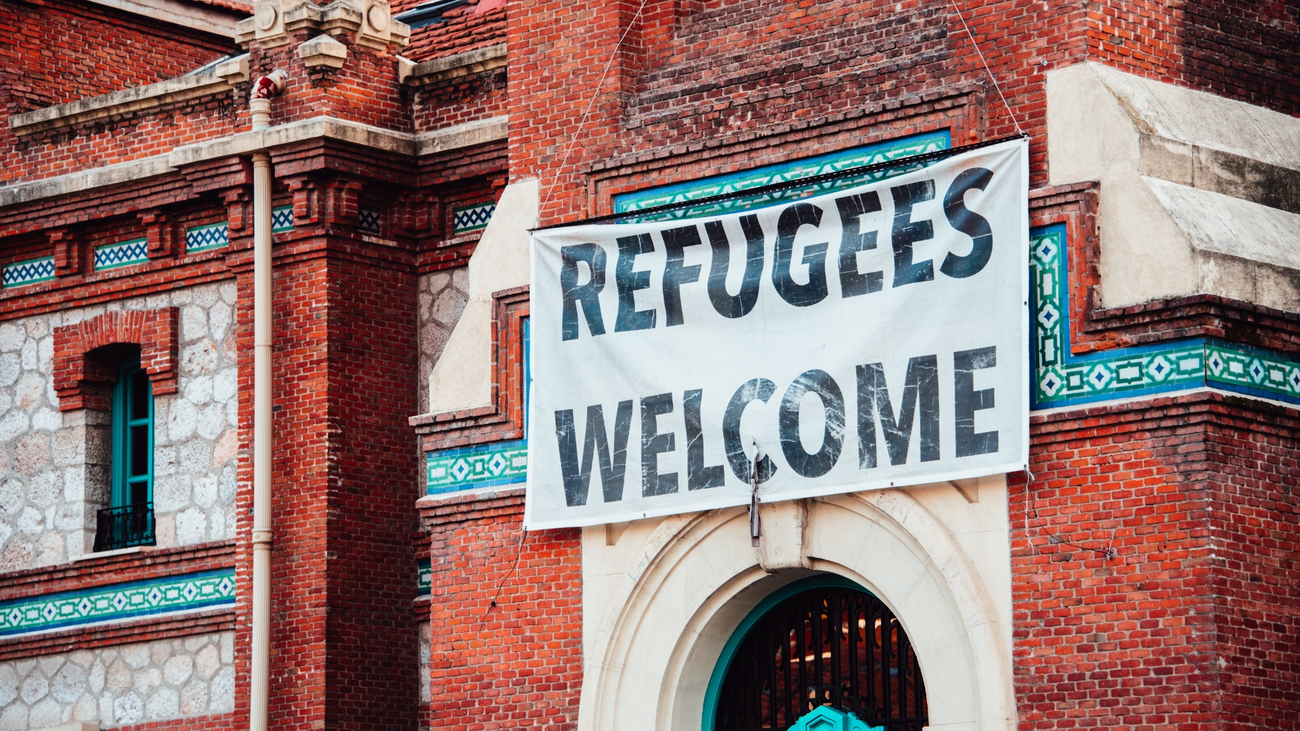 Get involved in a shelter for refugees