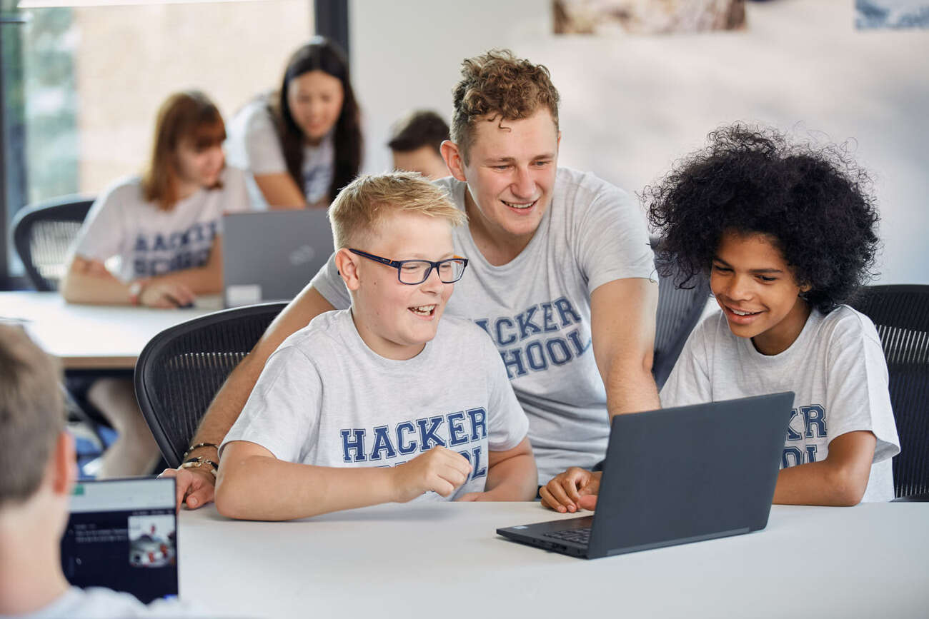 Durchfuehrung von niedrigschwelligen Programmierkursen für Schüler innen in Hamburg