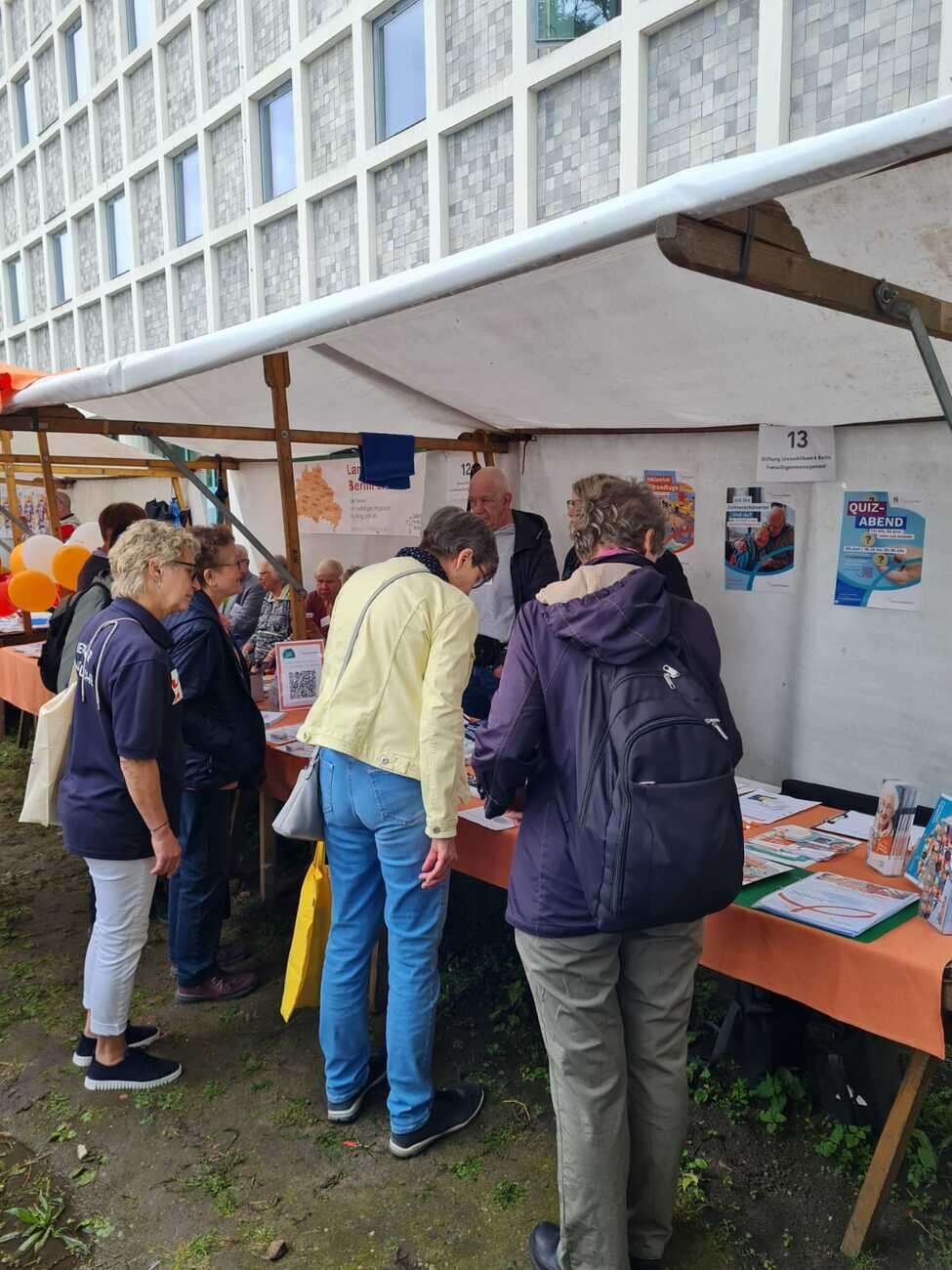 Menschen für ein Engagement begeistern Werde Teil des Marktteams die freiwilligen im Unionhilfswerk